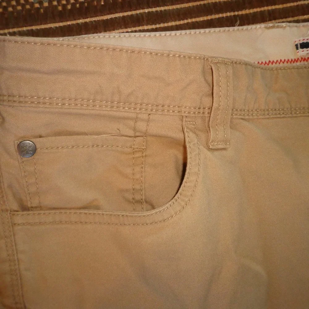 IZOD Saltwater Straight Fit Chino Pants 36W x 32L Khaki Zip/Button Closure